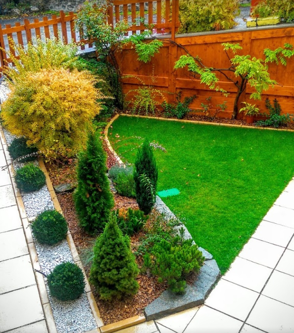 Petit jardin d'un restaurant de Briançon, réalisé par les paysagistes de Concept Jardin